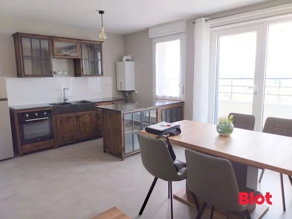 A VENDRE bel appartement t2 au dernier étage avec asc à Saint Malo