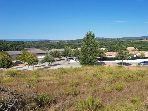 Terrain 700 m²