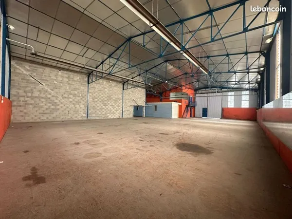 BATIMENT INDUSTRIEL 420m² AVEC BUREAUX VESTIAIRES