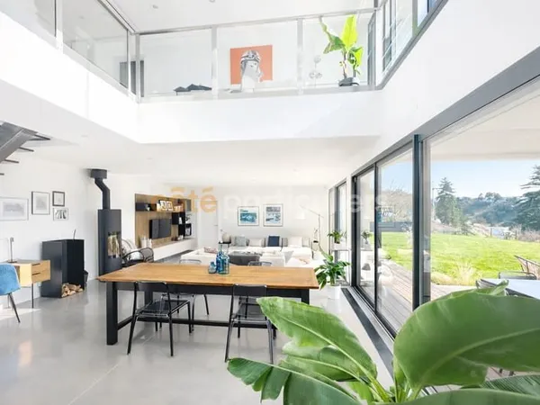 Villa Polignac 5 pièce(s) 223 m2