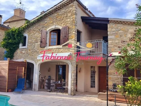 Maison de village en pierre, avec vue, 4 chambres, piscine chauffée