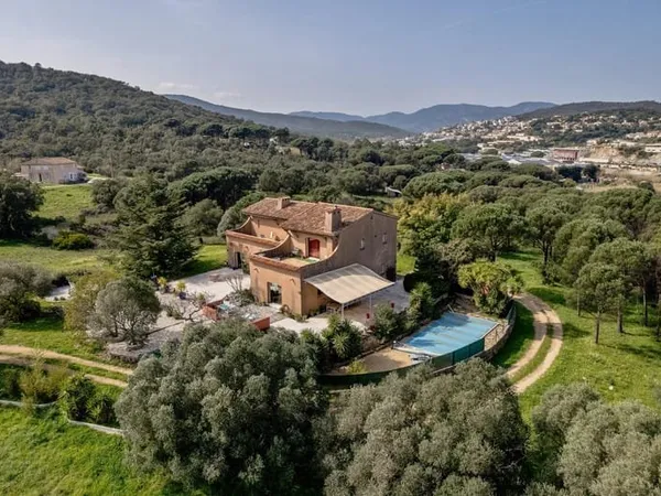 Maison 9 pièces 520 m²