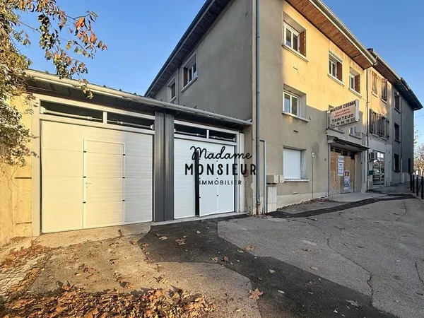Un local sur mesure au coeur de FRONTONAS