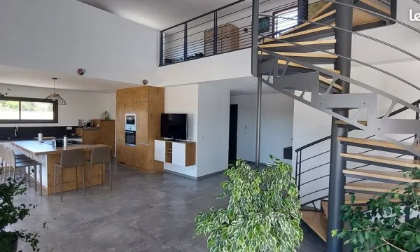 Villa 6 pièces 250 M²