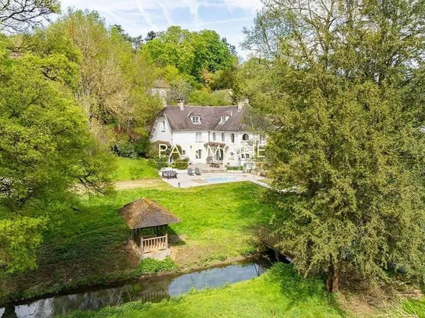 Maison 9 pièces 350 m²