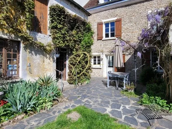 Ensemble immobilier de 2 maisons, dépendance et garages, EPERNON CENTRE