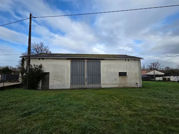 Local d’activité et entrepôt Vente Les Billaux   160000€