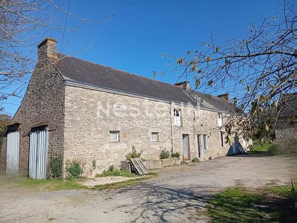 BIGNAN - Longère à rénover avec 4.4 hectares de terrain à vendre