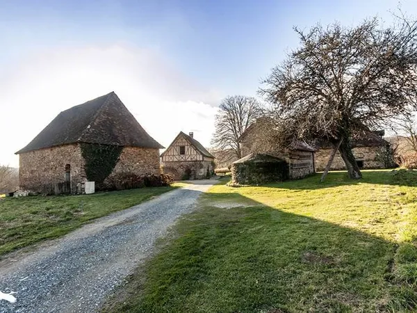 Maison en pierre de 5 pièces principales
