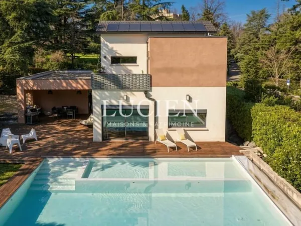 TASSIN-LA-DEMI-LUNE - Propriété contemporaine avec piscine sur terrain de 1005 m²