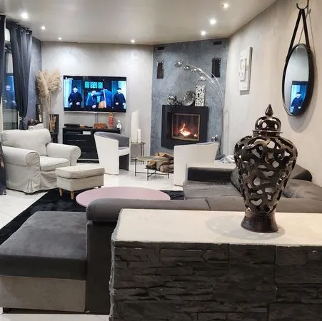 Maison familiale moderne et confortable dans un environnement paisible