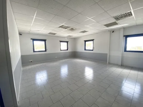 LOCAL PROFESSIONNEL EN ZONE FRANCHE - NIMES MARECHAL JUIN