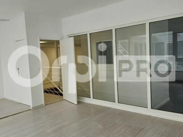 Local d'activité 204 m²