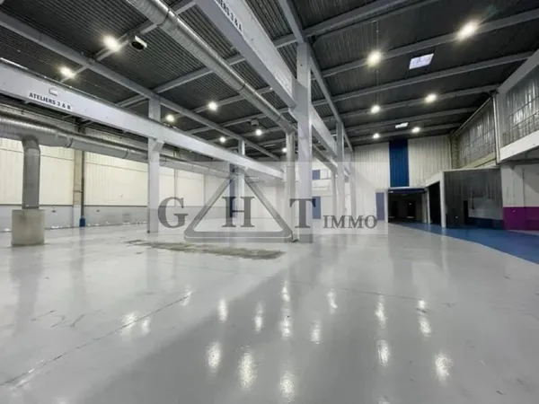 À LOUER - BÂTIMENT INDUSTRIEL 5 191 M²