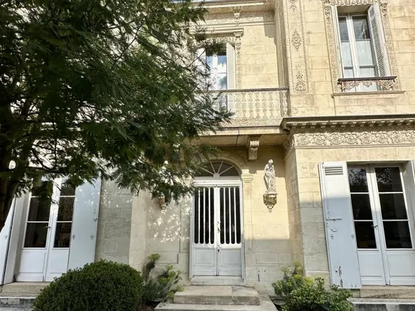 Bordeaux centre, Jardin Public, Hôtel Particulier du 19e, 280 m2 habitables avec piscine et garage p