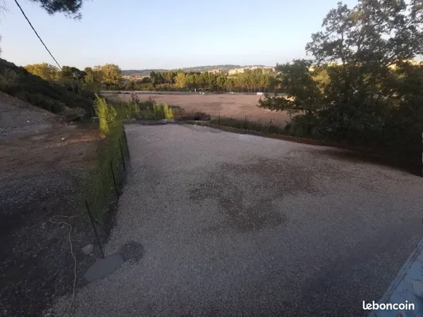 Terrain de stockage