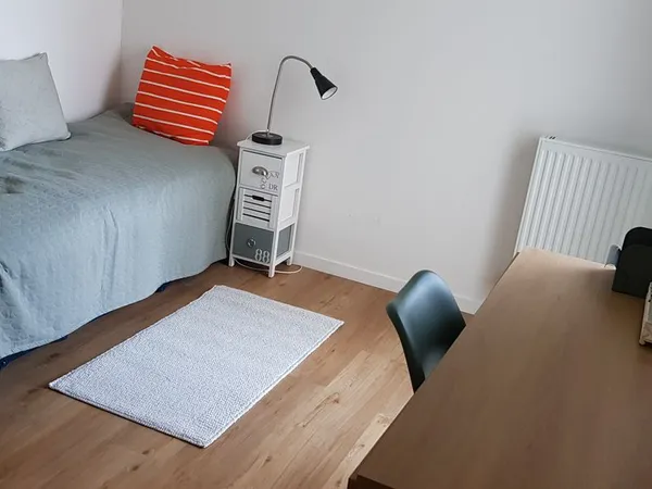 Loue chambre meublée