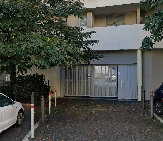Double place de parking en enfilade ** Castellane ** 13006
