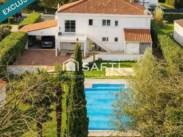 Maison 9 pièces 207 m²