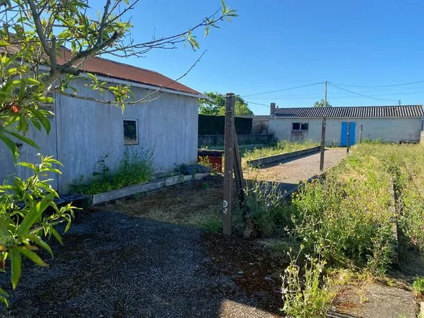 Terrain à bâtir et garage, Centre de LA PLAINE SUR MER