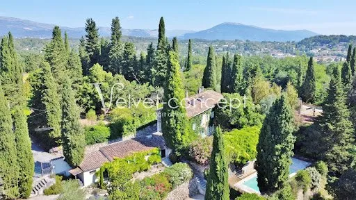 Propriété 10 pièces 300 m²