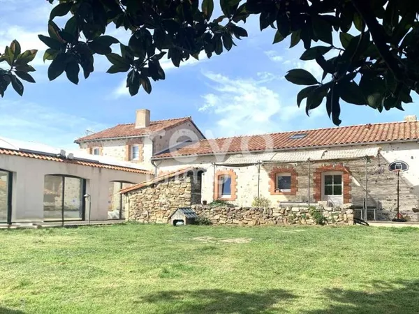 Maison de caractère avec piscine couverte et jardin sans vis-à-vis – Cholet