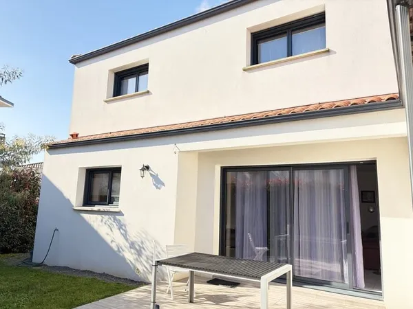 MAISON RECENTE -