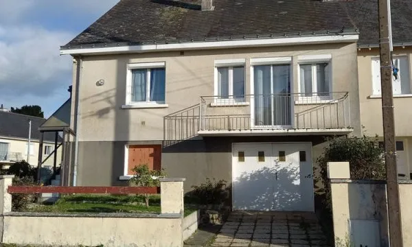 CHATEAUBRIANT : Maison élevée sur sous-sol 2 chambres
