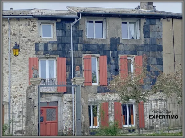 La Salvetat sur Agout. Grande maison de village avec terrass