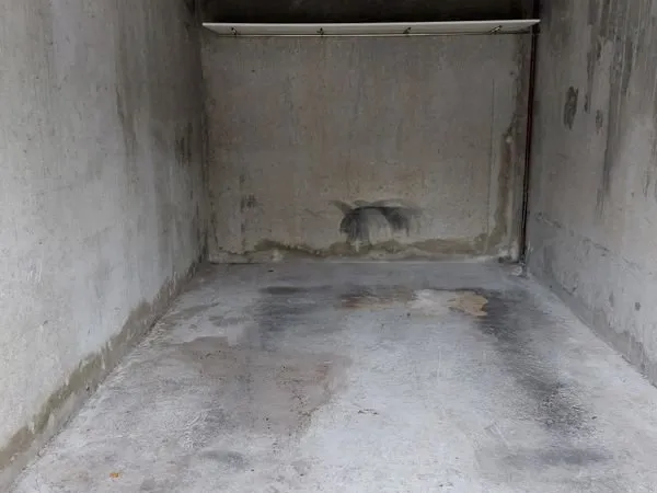 Garage extérieur fermé