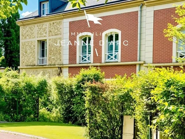 EXCLUSIVITE - Versailles Montreuil - Maison de 97/127m² - 3 chambres - Terrasse et jardinet. 2 stati
