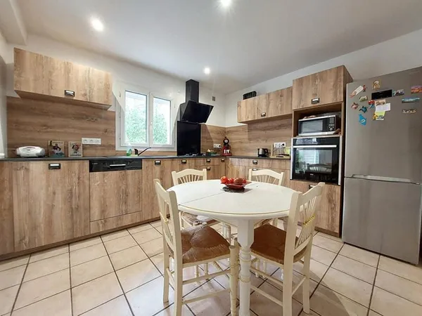 Maison 110 m² avec garage et dépendances