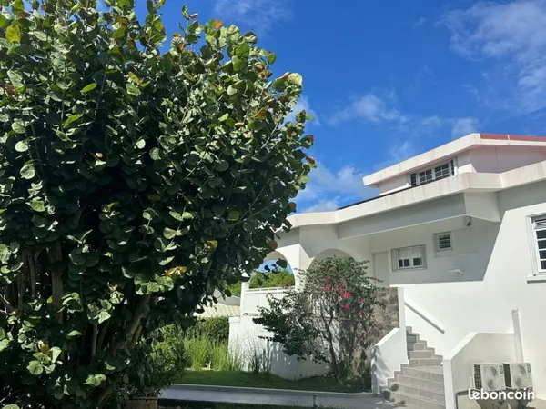 Beau T4 meublé avec jardin à Plateau Roy