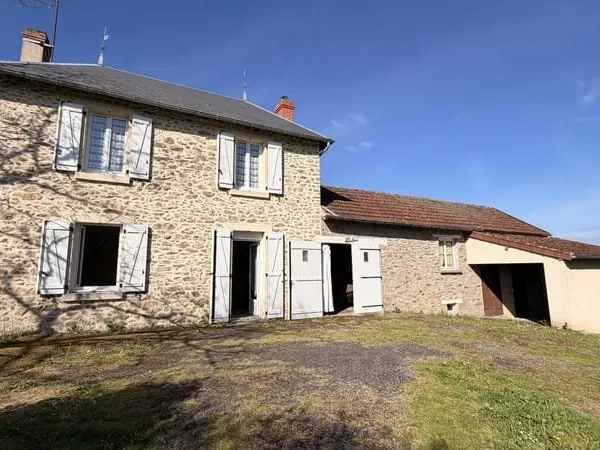 Charmante maison de village en pierre avec beaucoup de cache