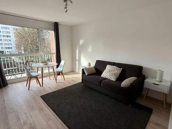Superbe studio meublé 35m² rénové avec soin