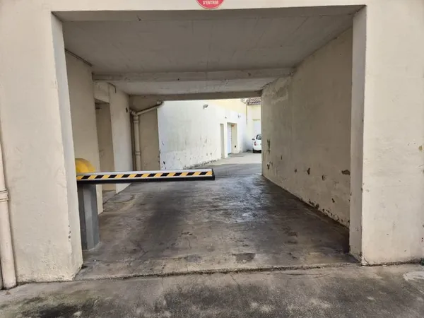 EMPLACEMENT DE PARKING
