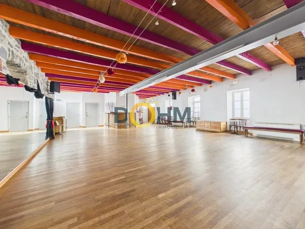 Studio de danse rénové + plateau de 145 m2 à aménager 500