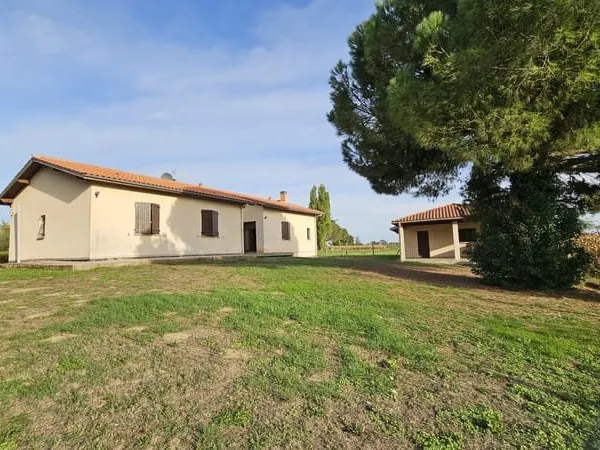 Plain pied 137m2 3chambres, jardin clos de 2500m2.