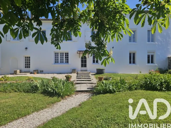 Maison 8 pièces 230 m²