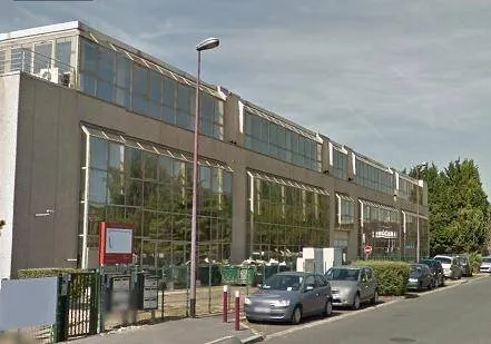 Entrepôt 819 m²