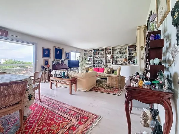 Bel appartement avec terrasse et garage