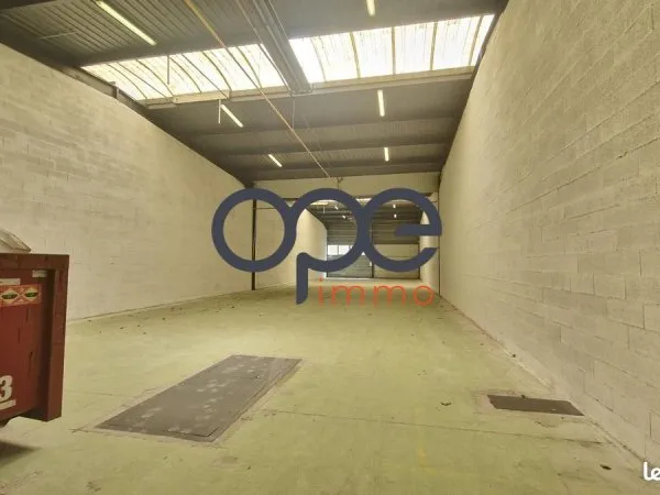 Local 500 m² Saint-Ouen-l'Aumône
