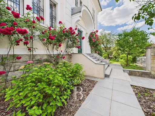 Maison 10 pièces 350 m²