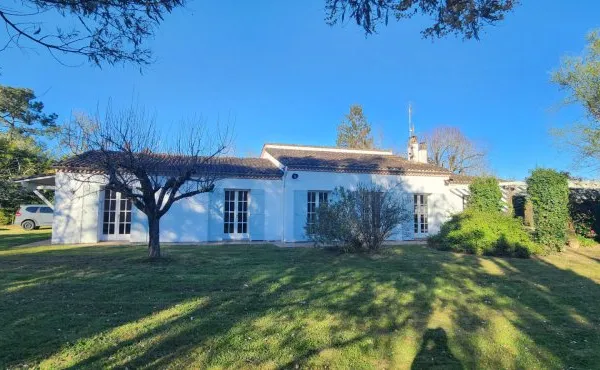 Maison de plain-pied avec vue dominante sur la Dordogne et accès privatif !