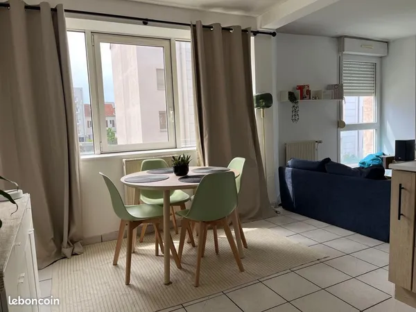 T2 sans frais d'agence, proche de République, meublé avec place de parking