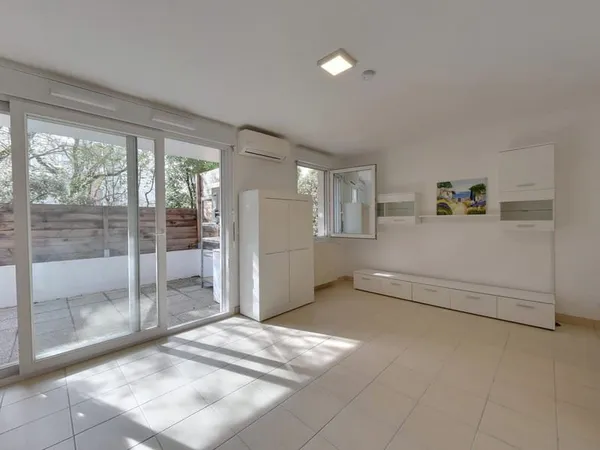 BEAU 1 PIÈCE + CUISINE DE 30,49M2 AVEC TERRASSE SUD ECHIROLL
