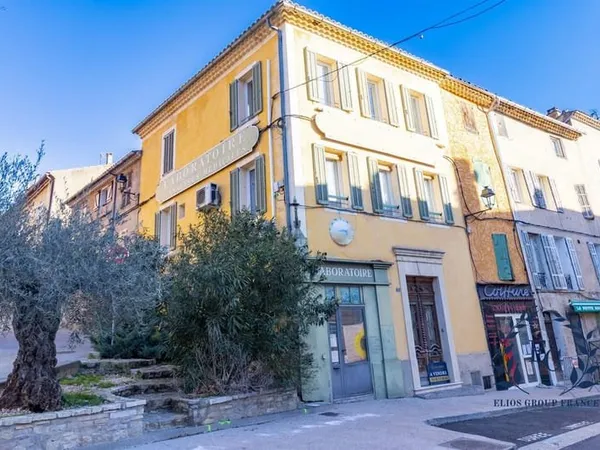 Maison de village 2 appartements + local à Barjols