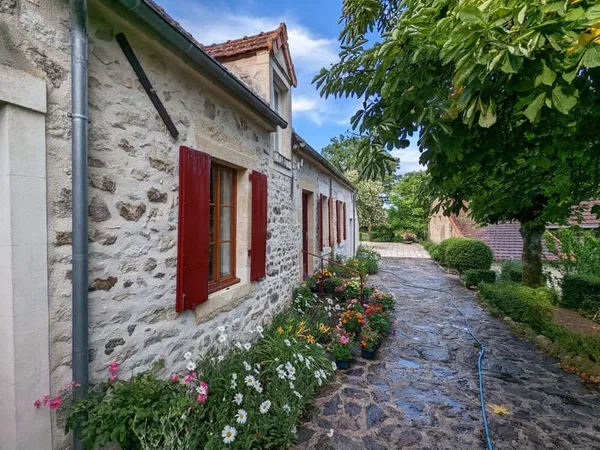 Vicq - Exemplet 2 Maisons =Fermette de 120 m2 et Gîte de 120m2 sur 6000 m2 de terrain.