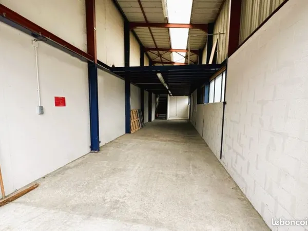 Location dépôt Andrézieux dans zone industrielle - 120 m2 - bonne situation