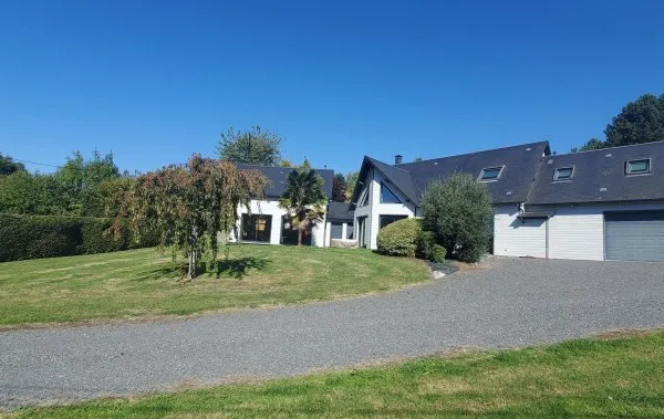 Maison contemporaine avec vie de plain-pied